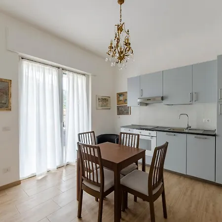 Casa Degli Artisti 1 *