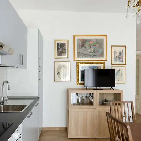 Casa Degli Artisti 1 *
