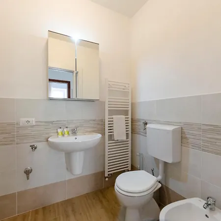 Casa Degli Artisti 1 *