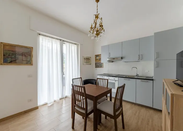 Casa Degli Artisti 1 *
