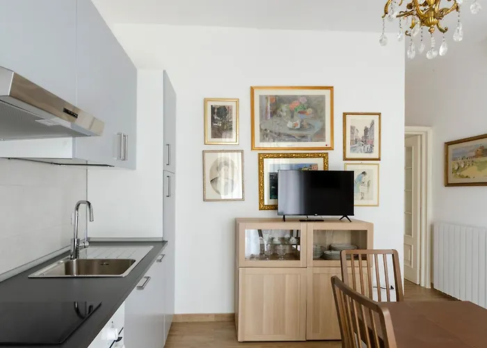 Casa Degli Artisti 1 *