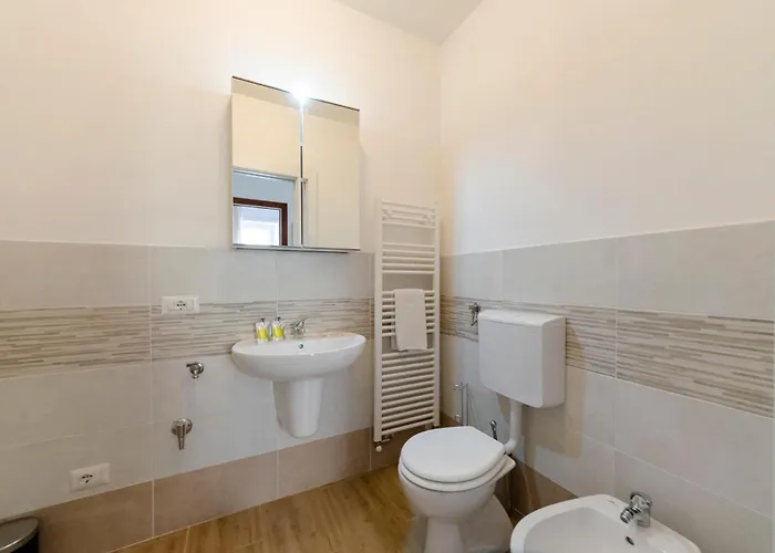 Casa Degli Artisti 1 *